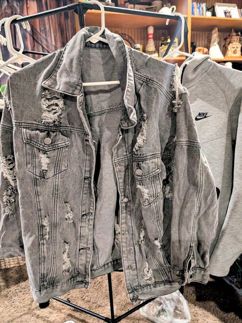 Forever 21 Distressed Denim Jacket in Gray Size Medium